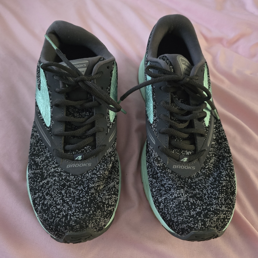 Brooks launch 4 running athletic DNA gray shoes